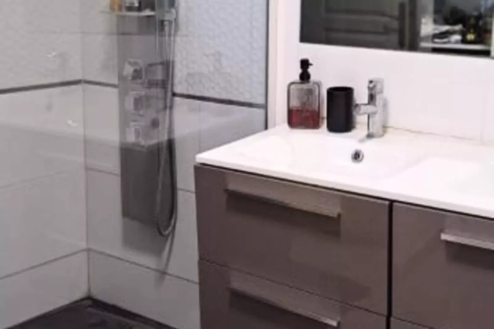 Villa Tyno-Image-tags.