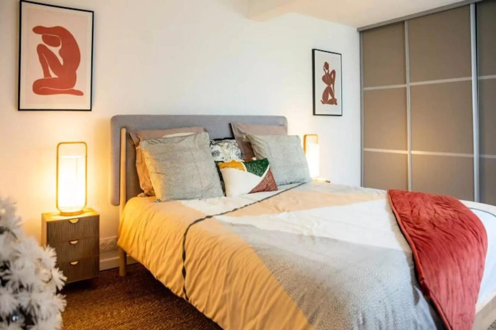 Villa Summer Forever-Image-tags.