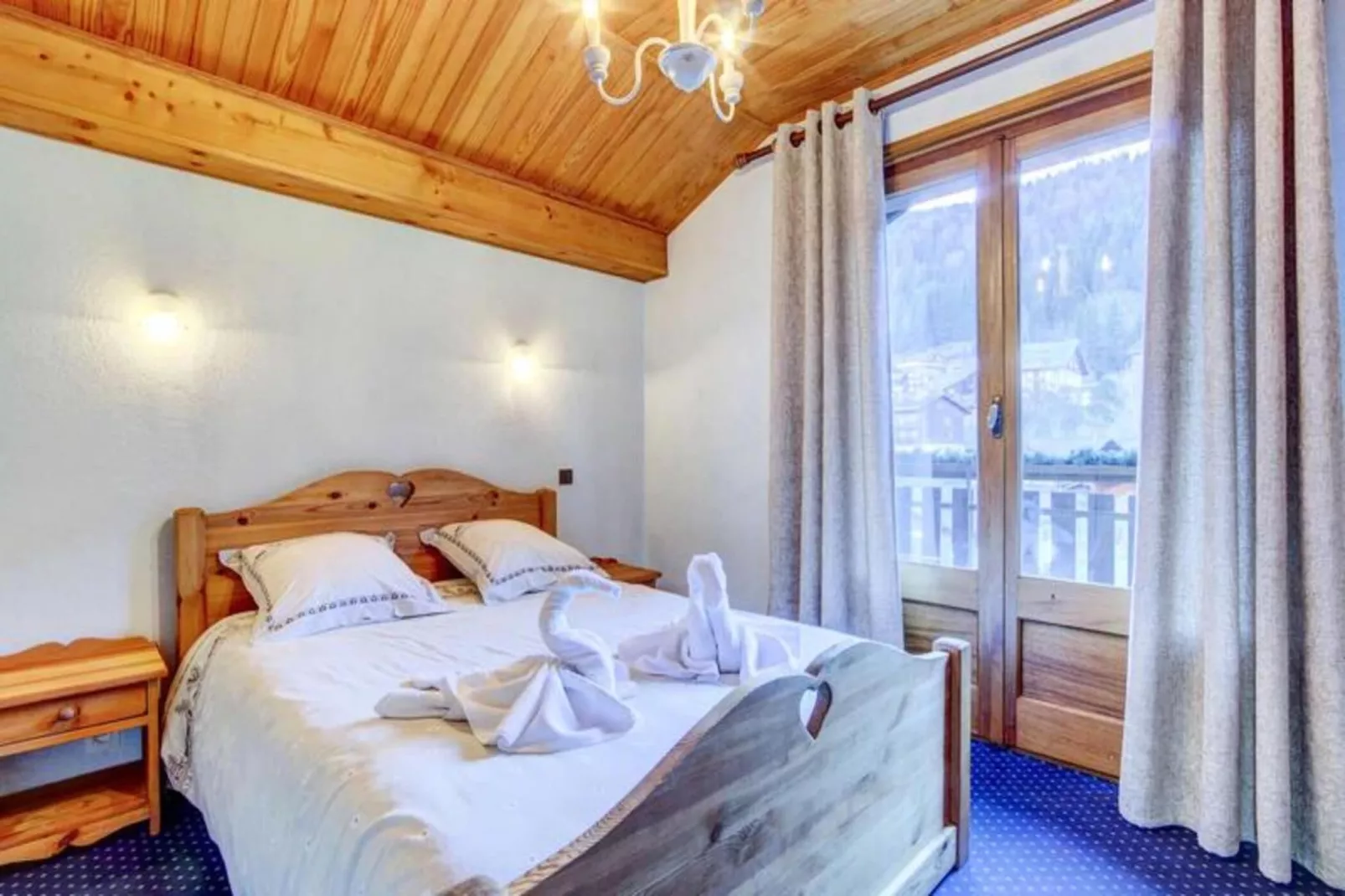 Résidence L'outo-Buitenkant zomer