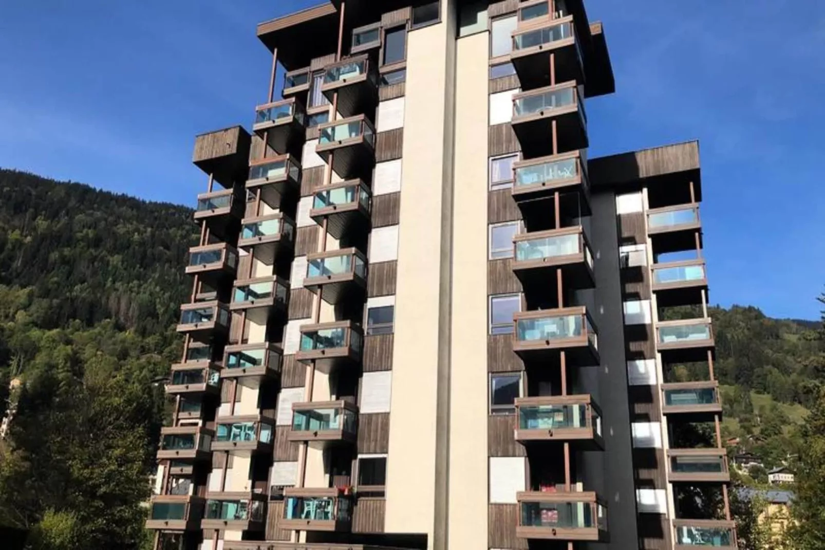 Résidence Castel Des Roches A-Buitenkant zomer