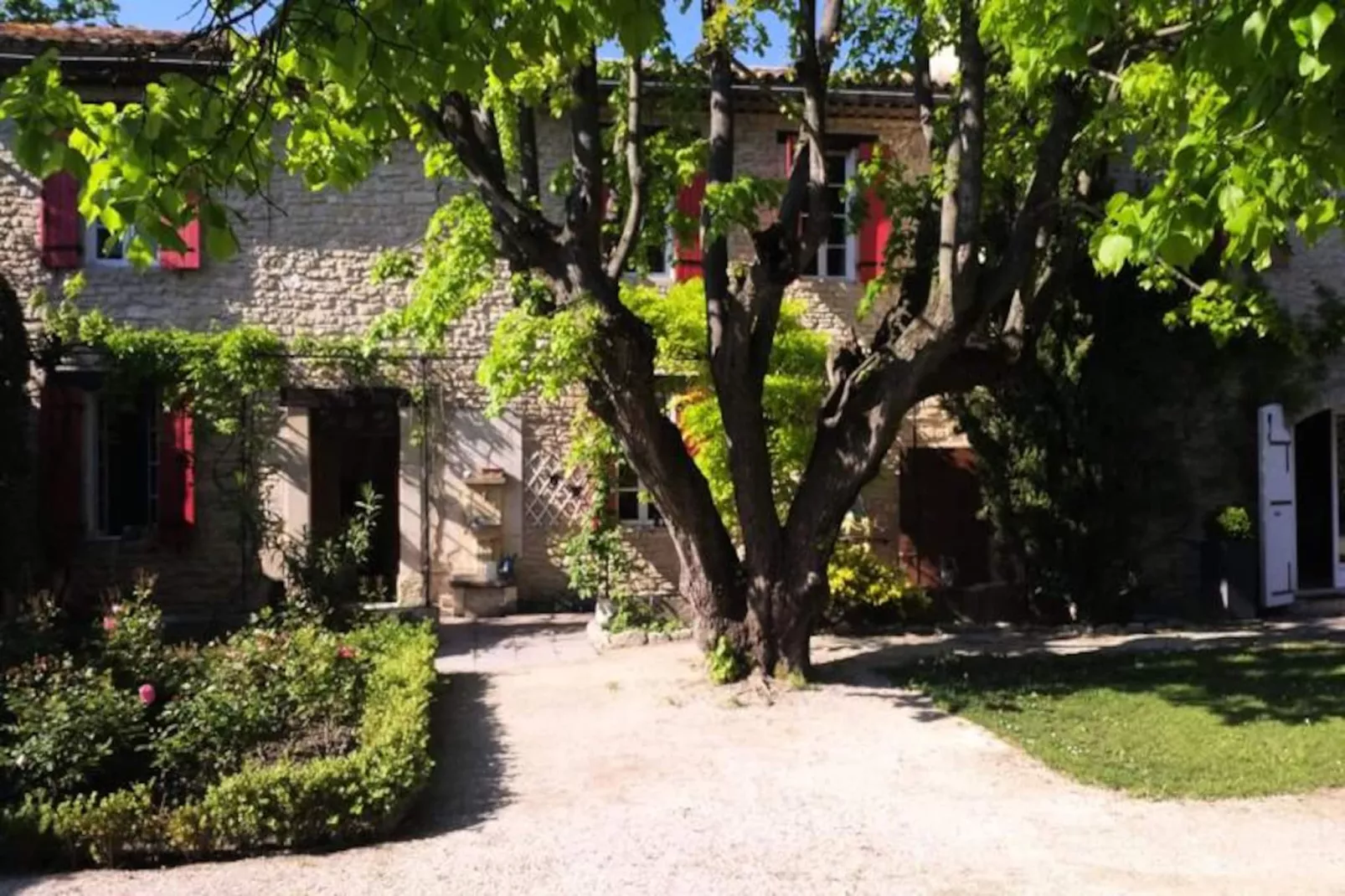 Le Mas De Jalique - Isle-sur-la-sorgue-Image-tags.