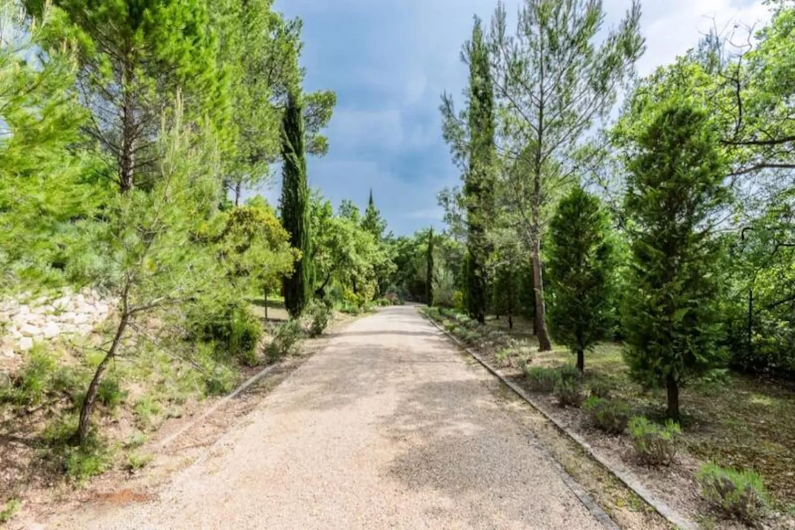 Superbe Villa Avec Vue, Entre Aix En Provence Et Luberon-Image-tags.