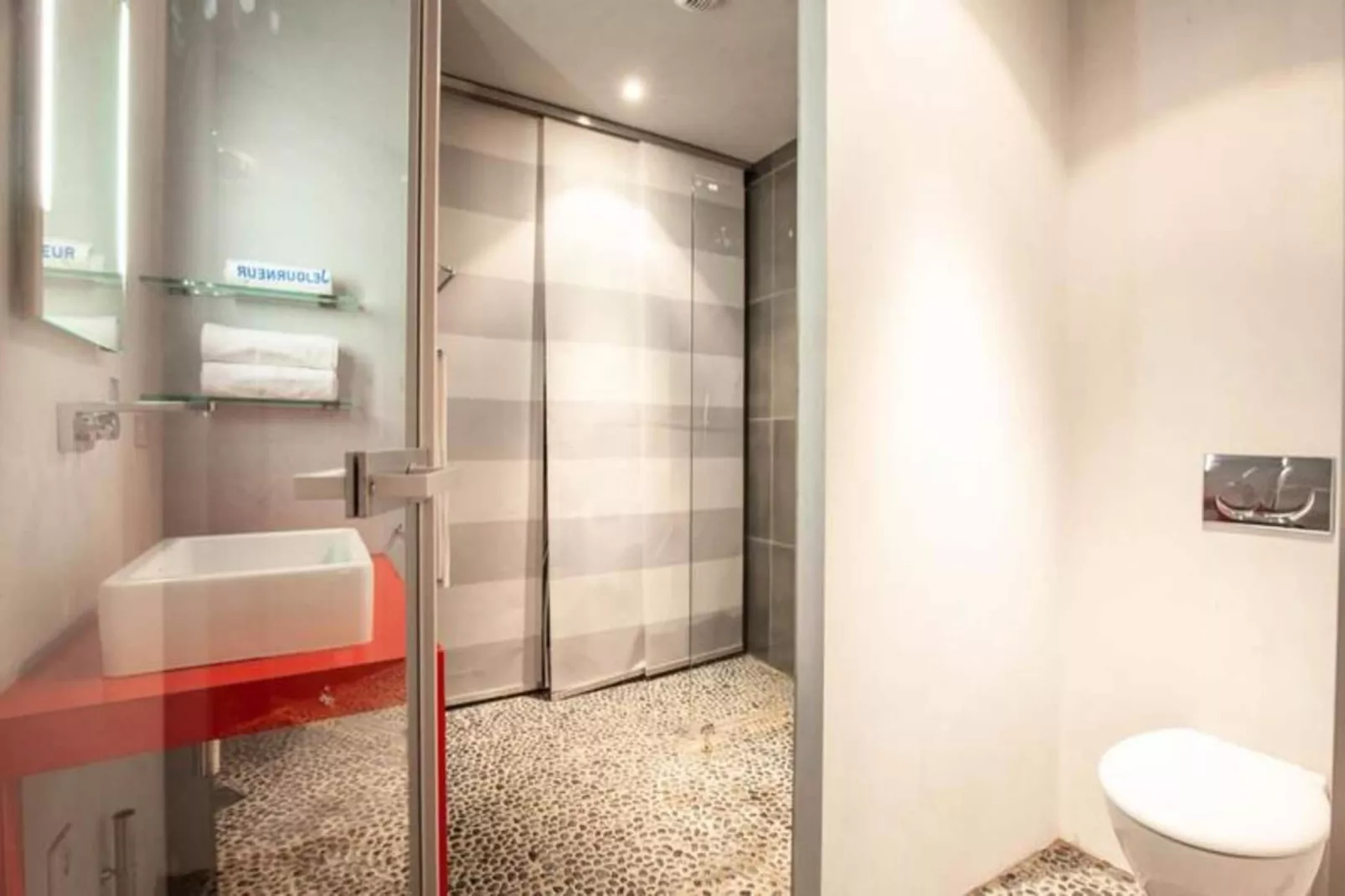 Superbe Appartement &agrave; La Belle Pierre Pour 4 Dans La Rue Des Antiquaires-Buitenkant zomer