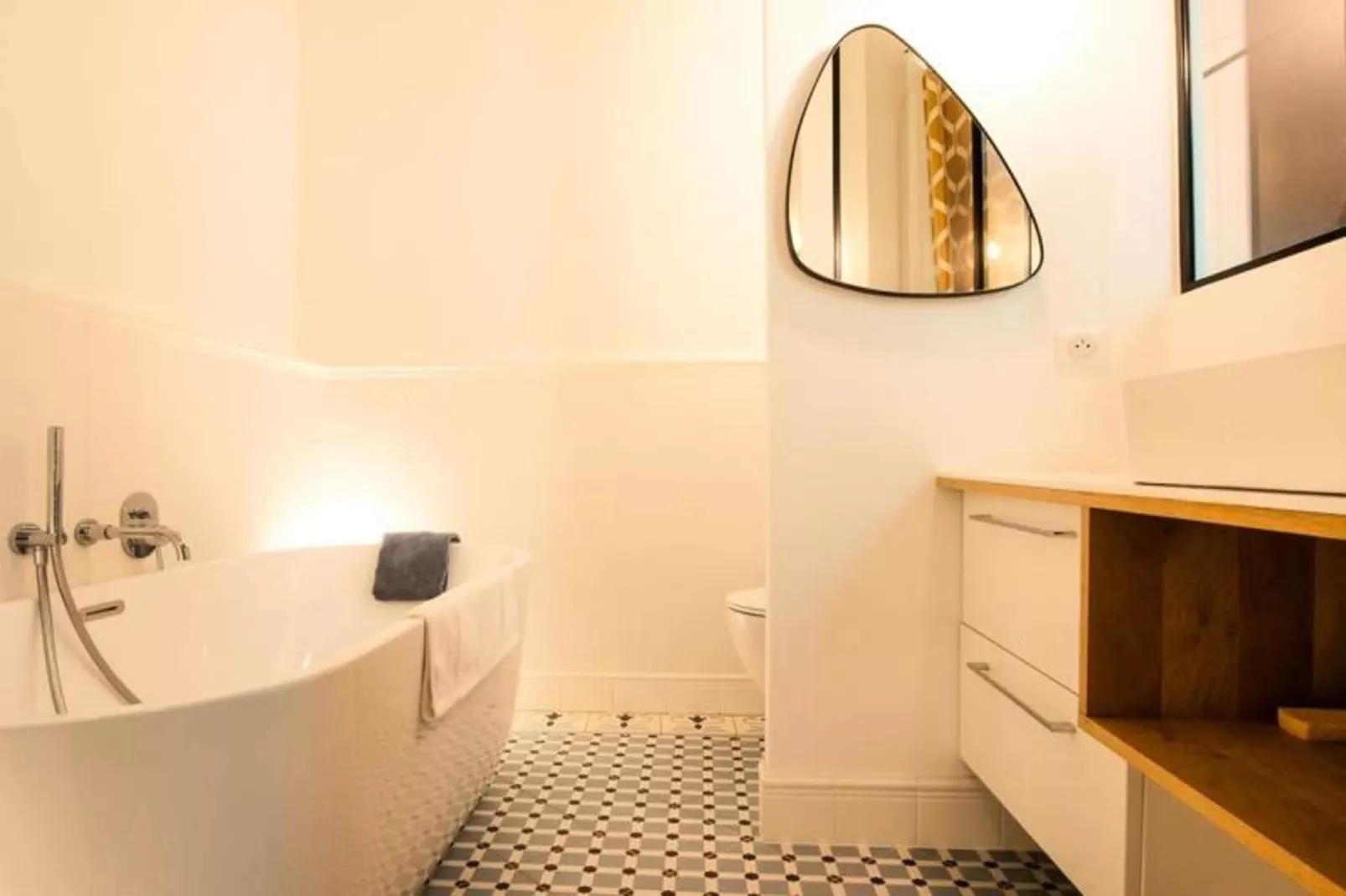 Appartement De Haut Standing Pour 6 Situ&eacute; Au Coeur Du Centre Historique-Badkamer