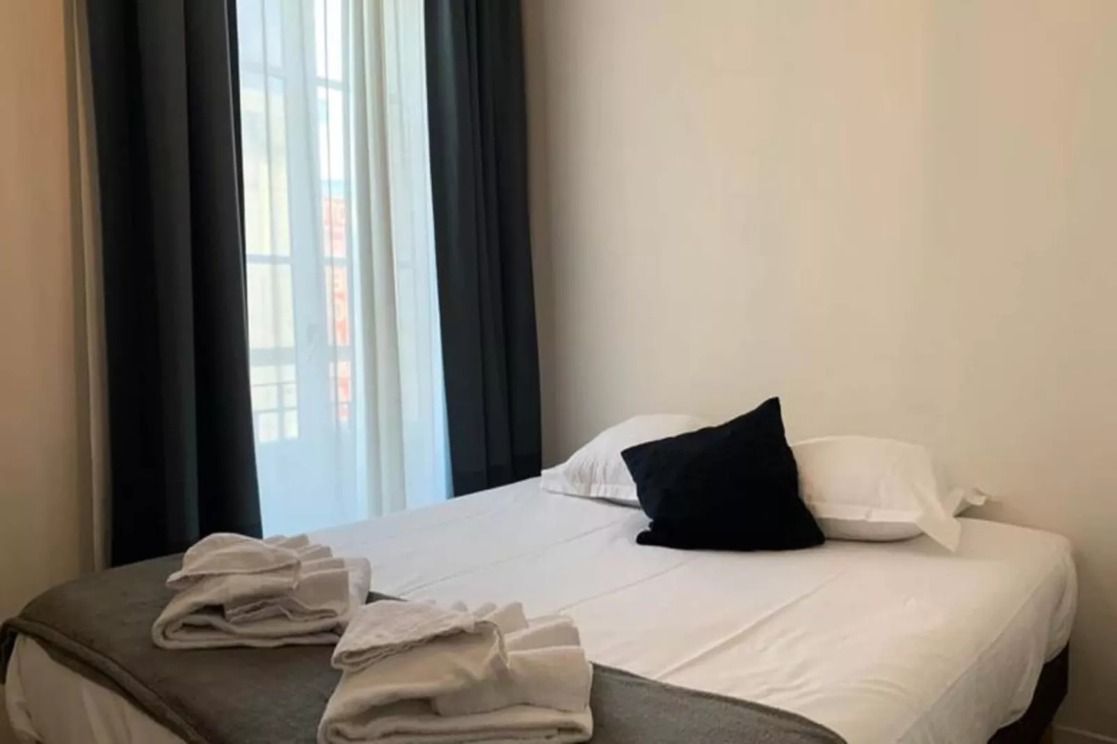 Appartement Lumineux &agrave La Pierre Bordelaise Plein Centre Pour 4 Personnes-Slaapkamer