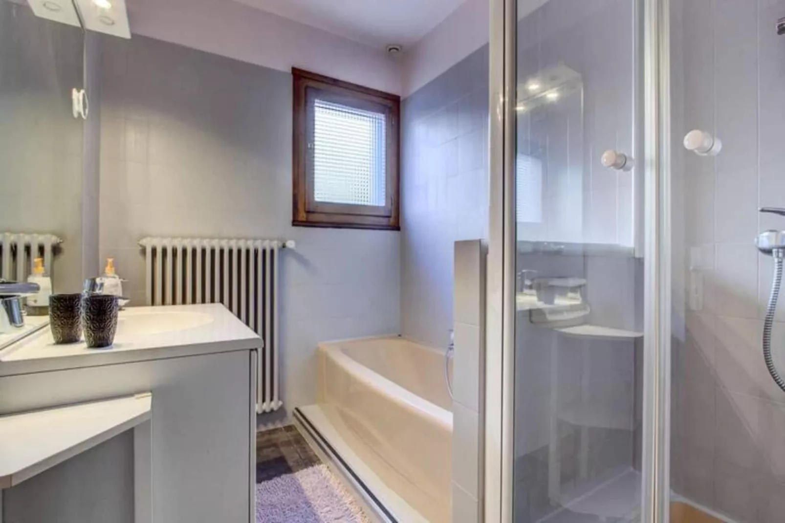 Résidence L'outo-Buitenkant zomer