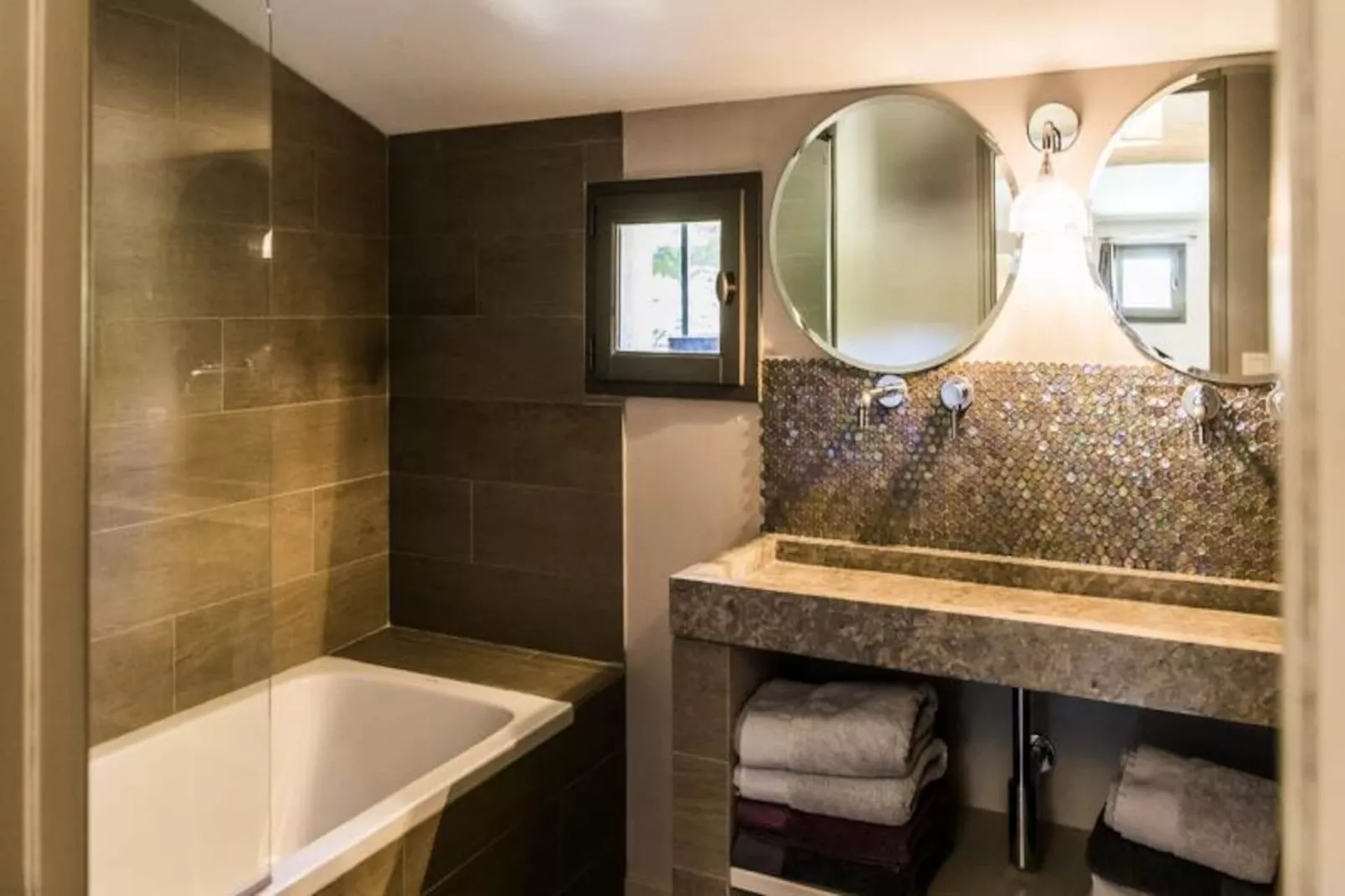 Bastide Blanche : Votre &eacute;vasion En Provence-Image-tags.