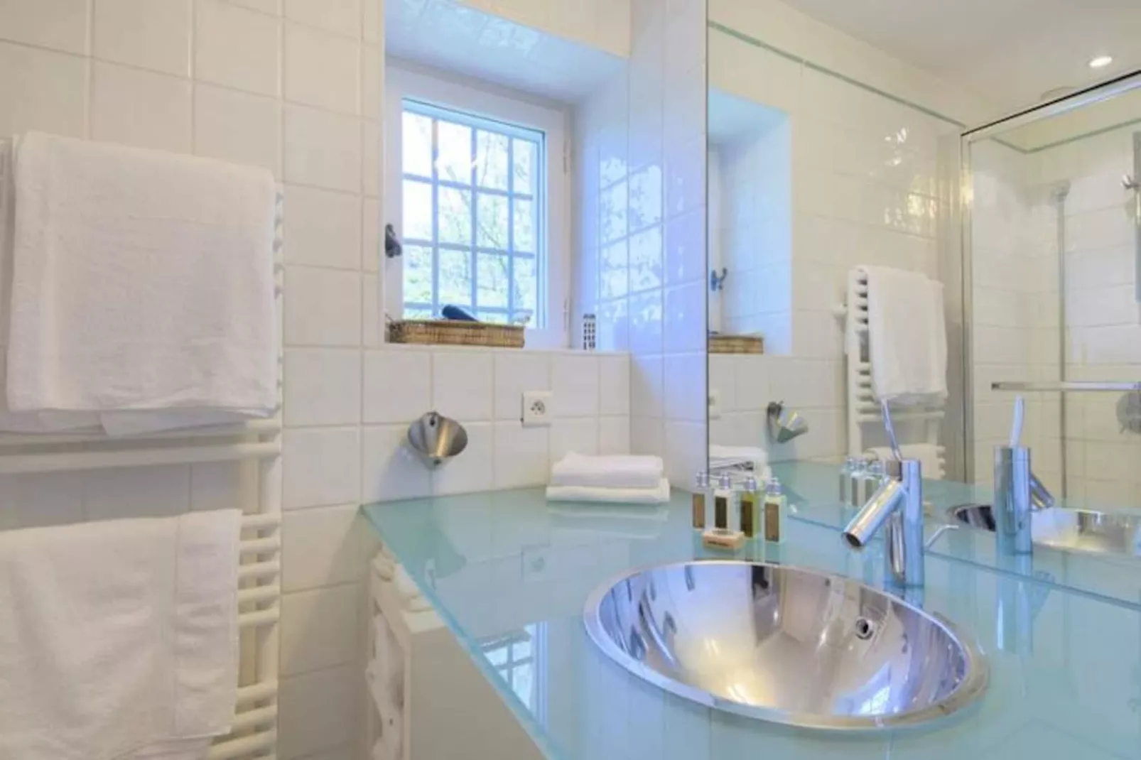 Mas Des Papillons, Gordes-Image-tags.