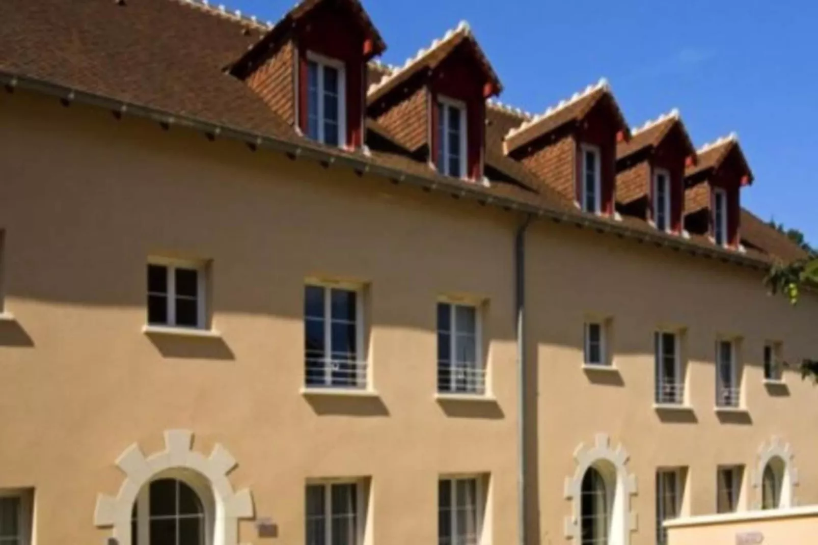 Appart'Hotel La Roche-Posay - Buitenkant zomer