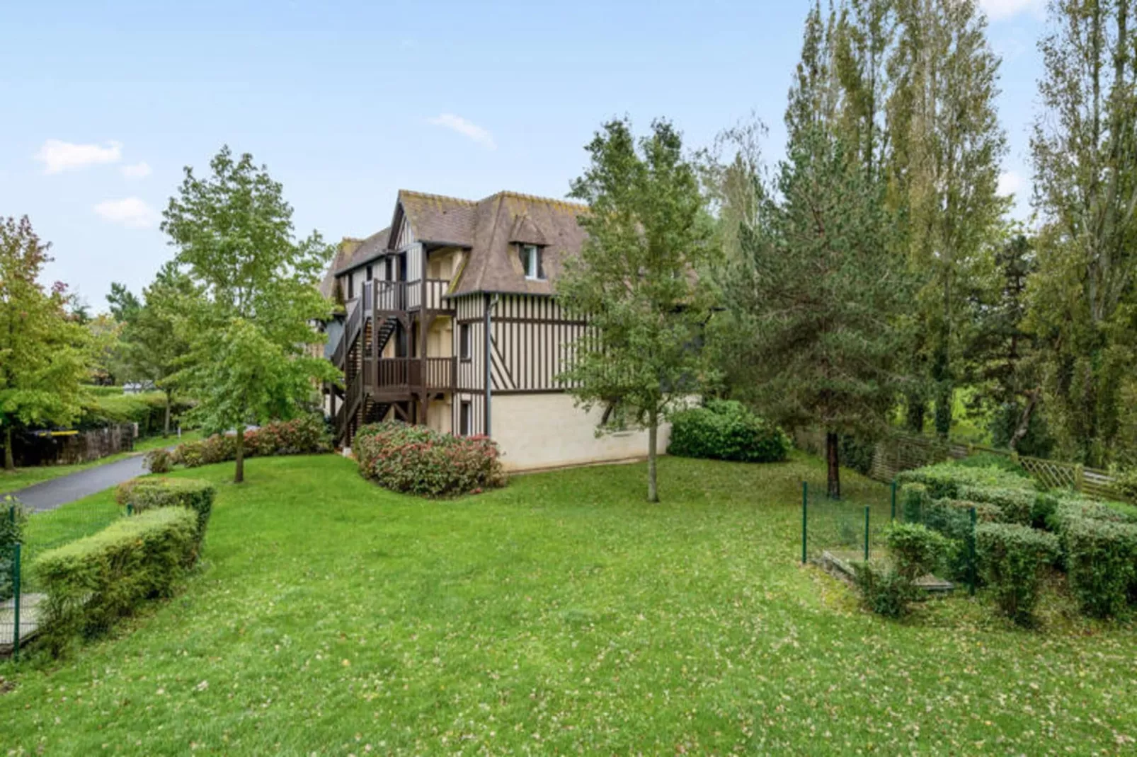 La Résidence du Golf - maeva Home-Tuinen zomer