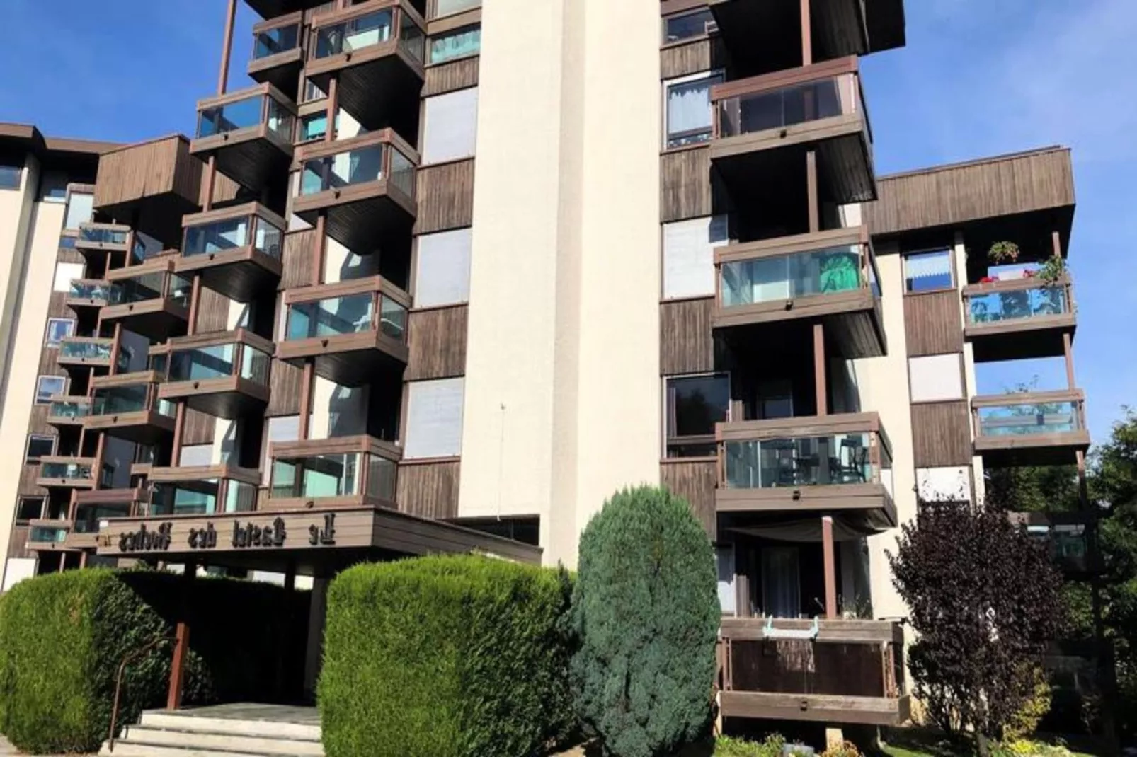 Résidence Castel Des Roches A-Buitenkant zomer