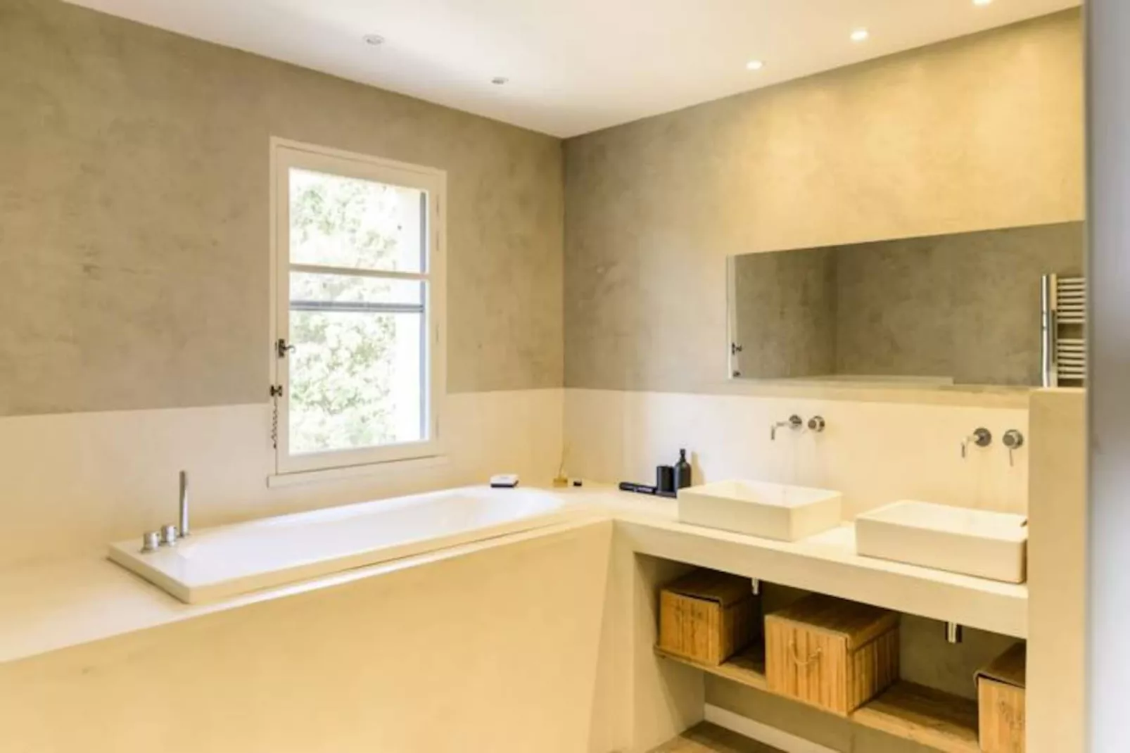 Les Gardis, Votre Refuge Id&eacute;al En Provence.-Image-tags.