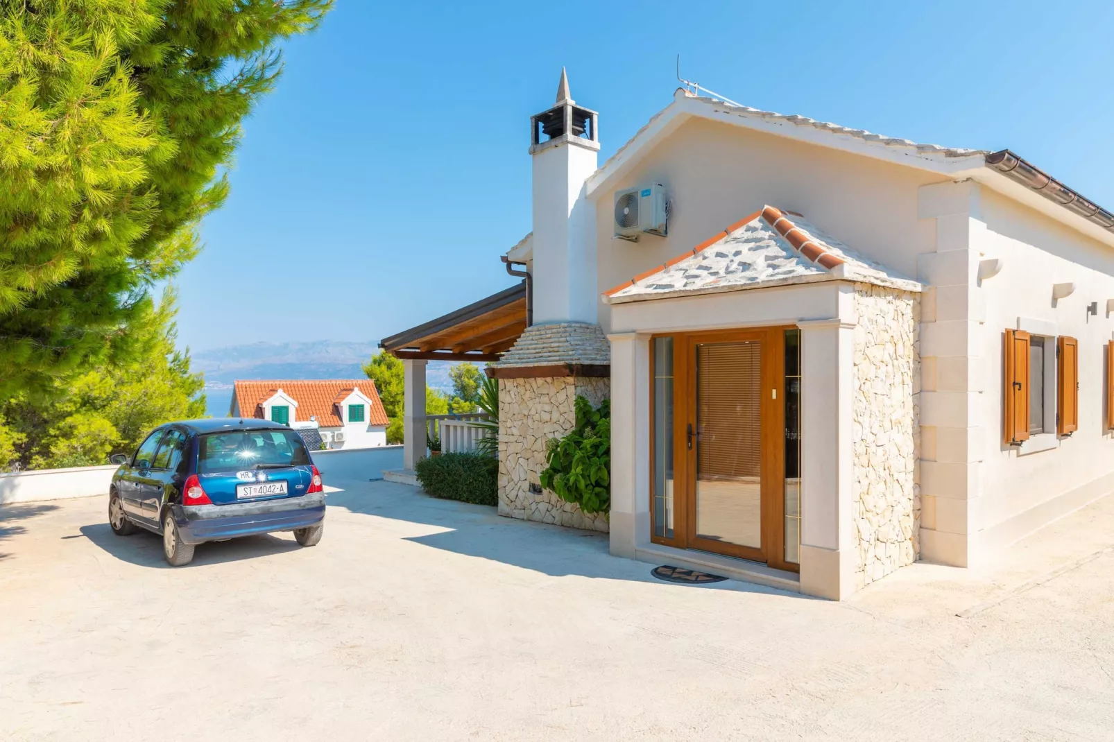 Villa Anabella - Four bedroom Villa with Swimming pool-Parkeerplaats