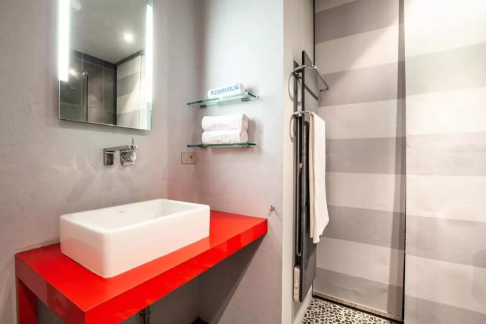 Superbe Appartement &agrave; La Belle Pierre Pour 4 Dans La Rue Des Antiquaires-Buitenkant zomer