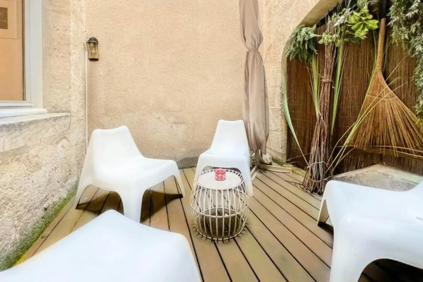 Appartement De Haut Standing Authentique Situ&eacute; Au Coeur Du Triangle D'or-Buitenkant zomer