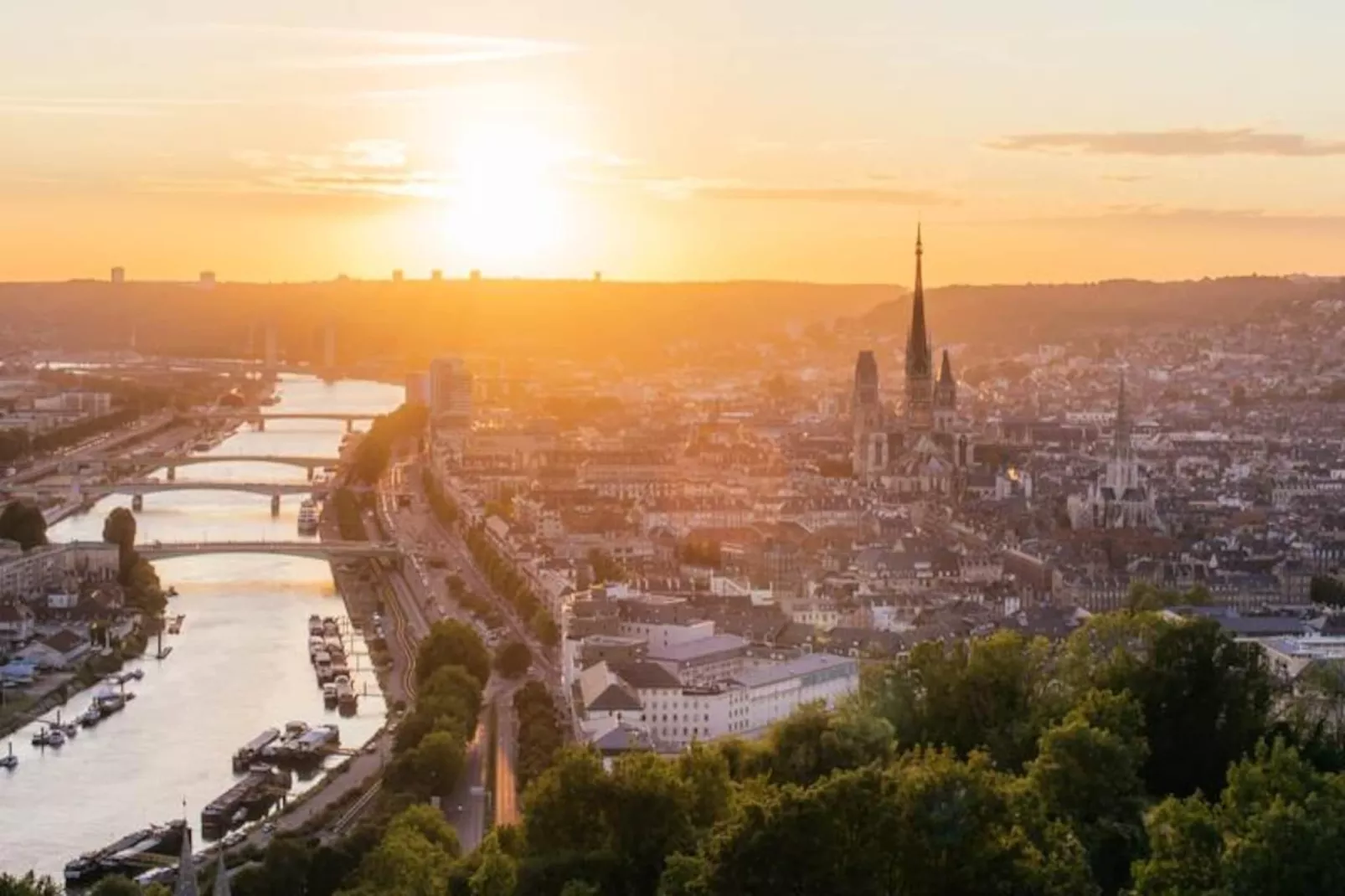 🌟 Le Crosne - Parking - Standing - Calme-Image-tags.