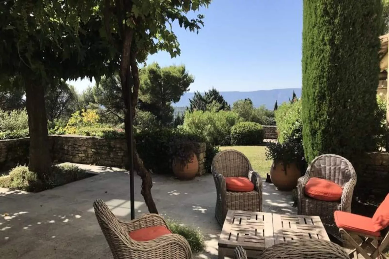 Mas Des Papillons, Gordes-Image-tags.