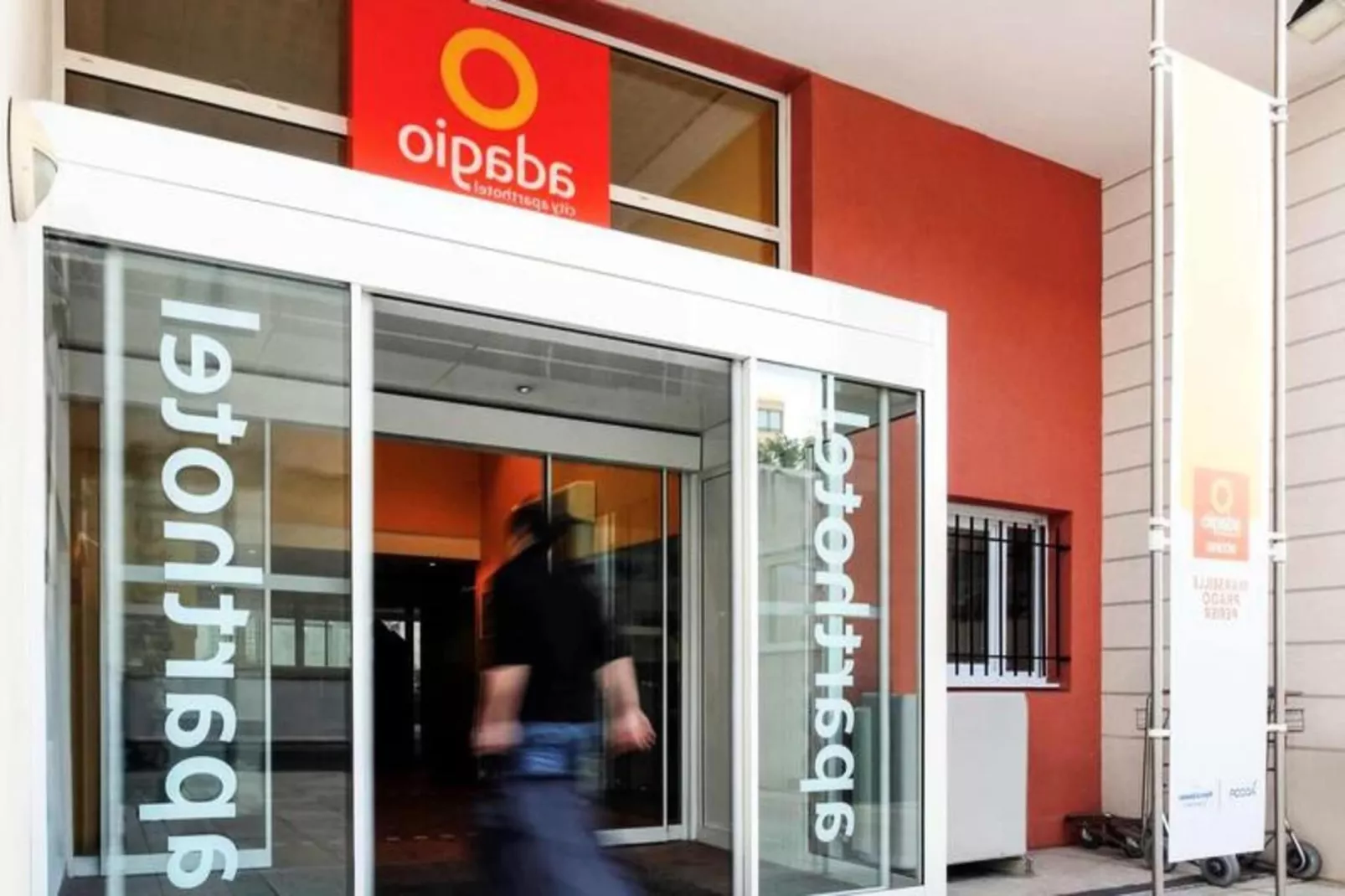 Néméa Appart'hôtel Résidence Toulouse Concorde****-Buitenkant zomer