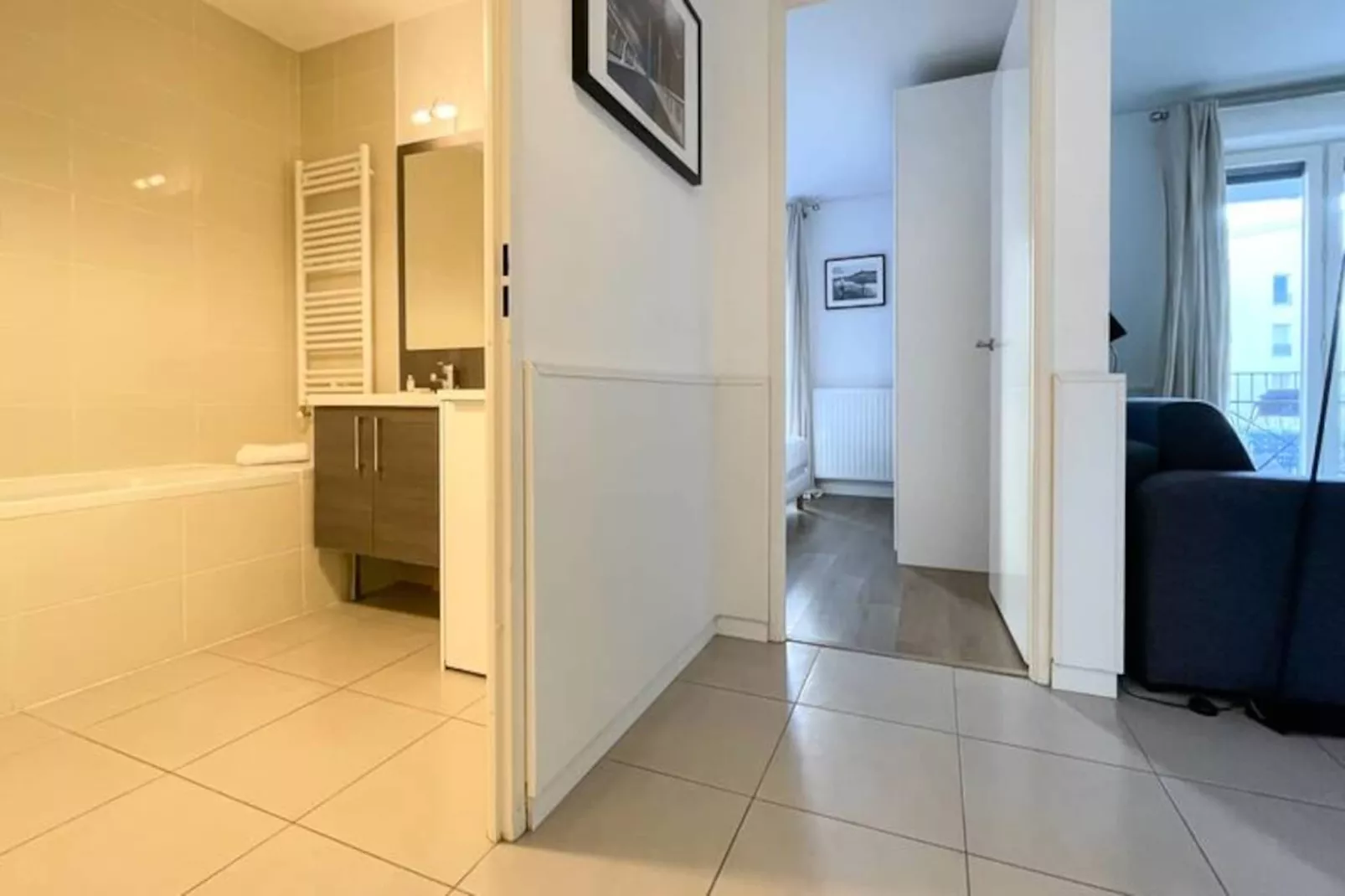 Appartement Rayonnant Et Moderne Tr&egrave;s Bien Situ&eacute;, Proche De La Cit&eacute; Du Vin-Image-tags.