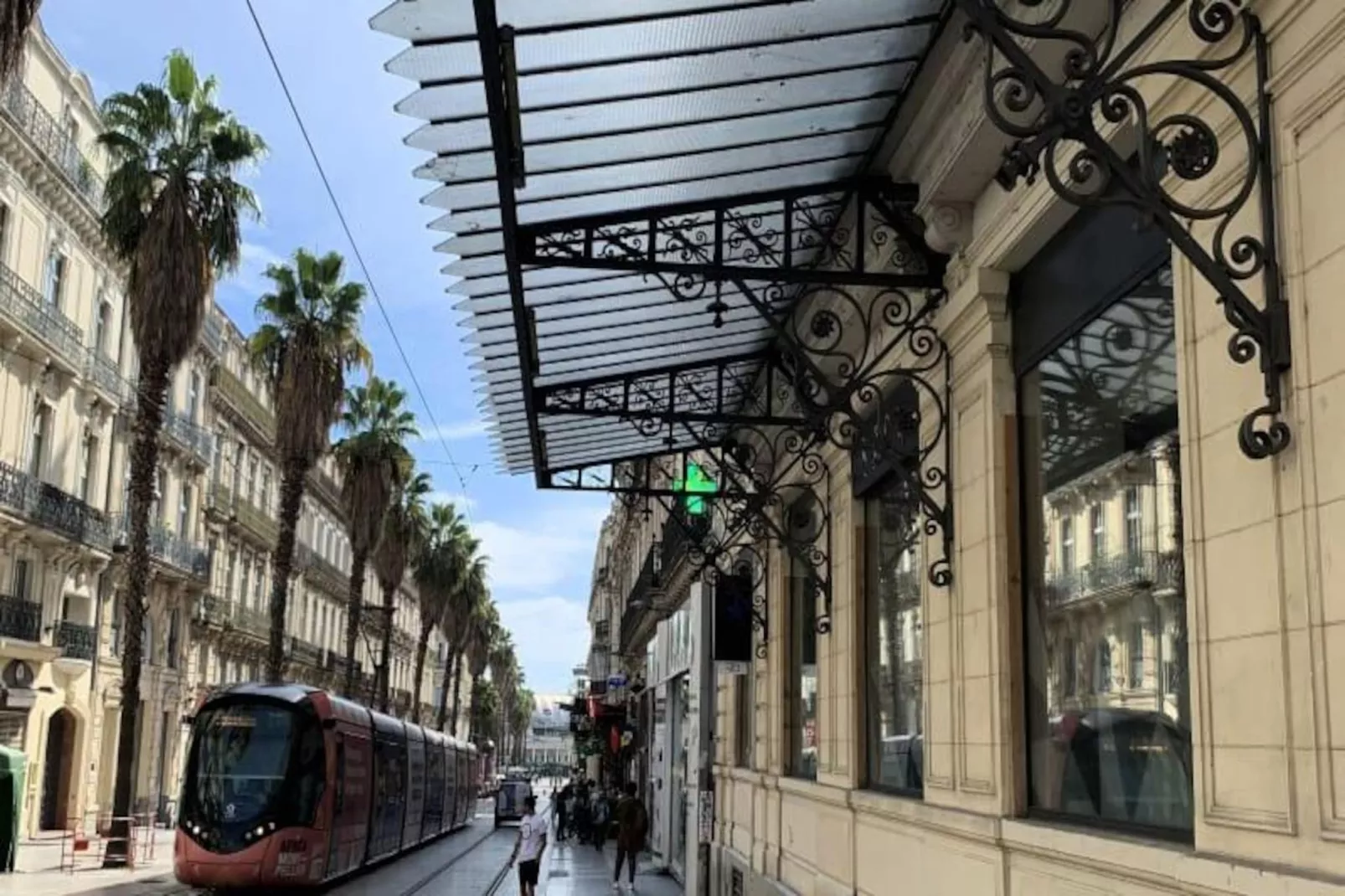 Les Toits De Sainte Ursule-Image-tags.