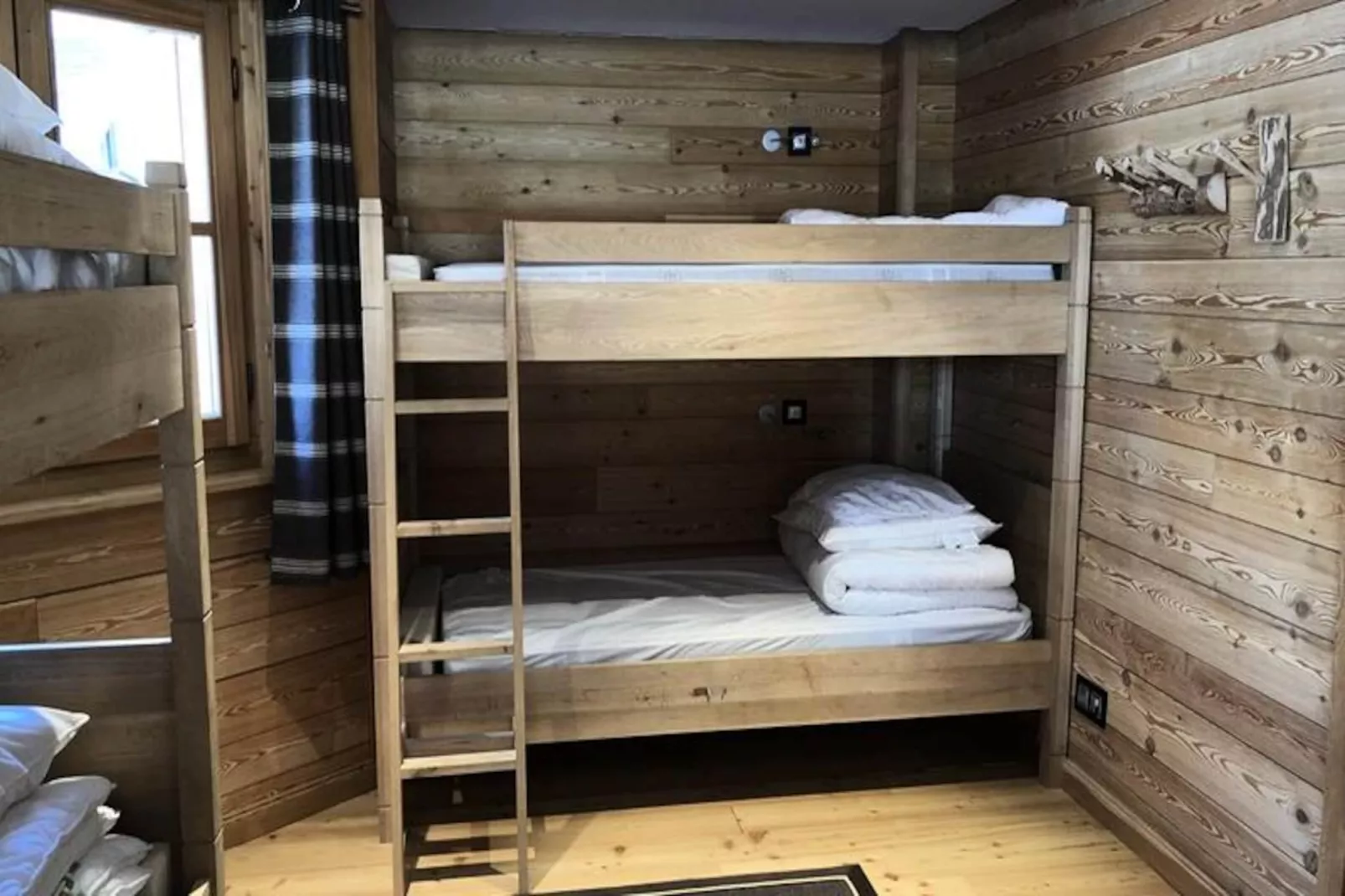 Chalet Pic Bayle-Image-tags.