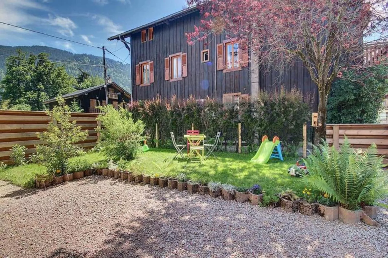 Résidence L'outo-Buitenkant zomer