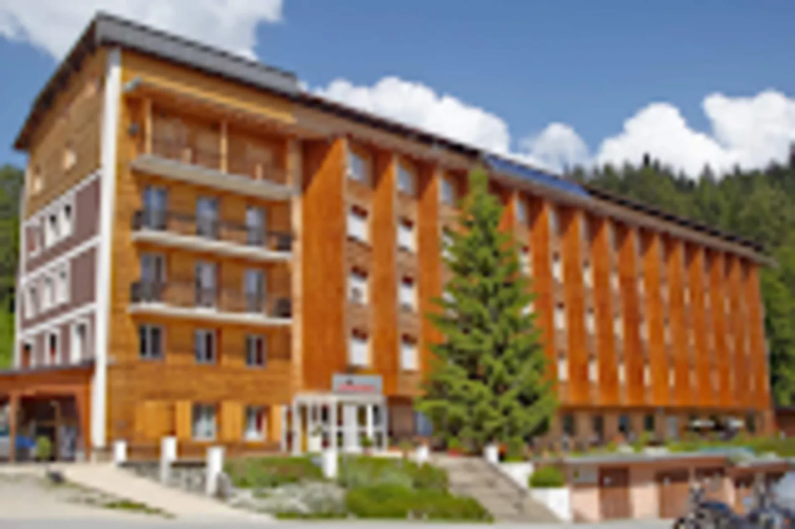 Résidence Les Loges-Buitenkant zomer