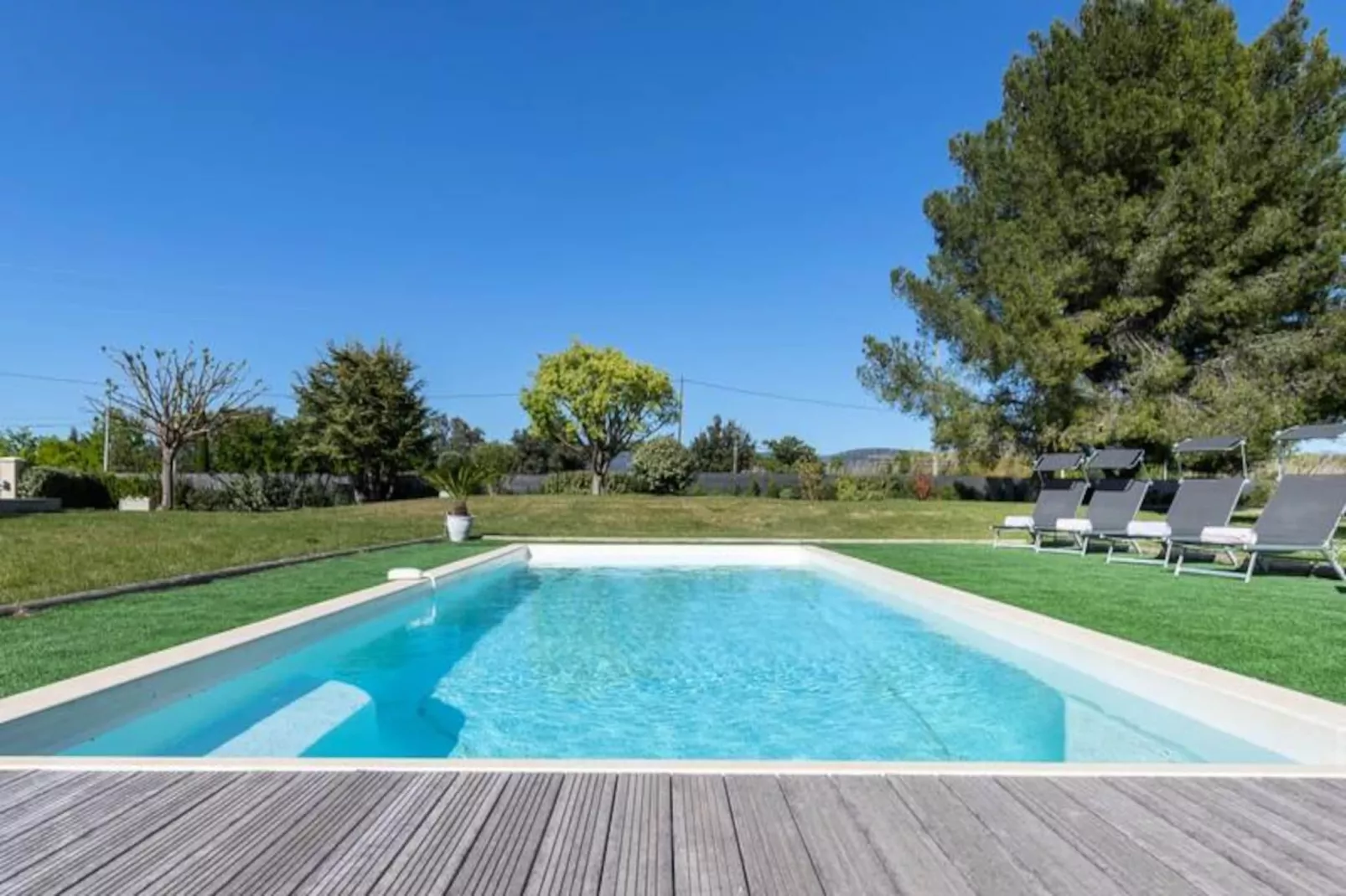 Maison Contemporaine - Grand Jardin Et Piscine Priv&eacute;e-Image-tags.