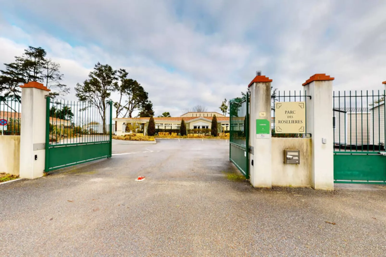 Mobil Home - Bungalow - Cottage à Saint-Hilaire-de-Riez-Image-tags.