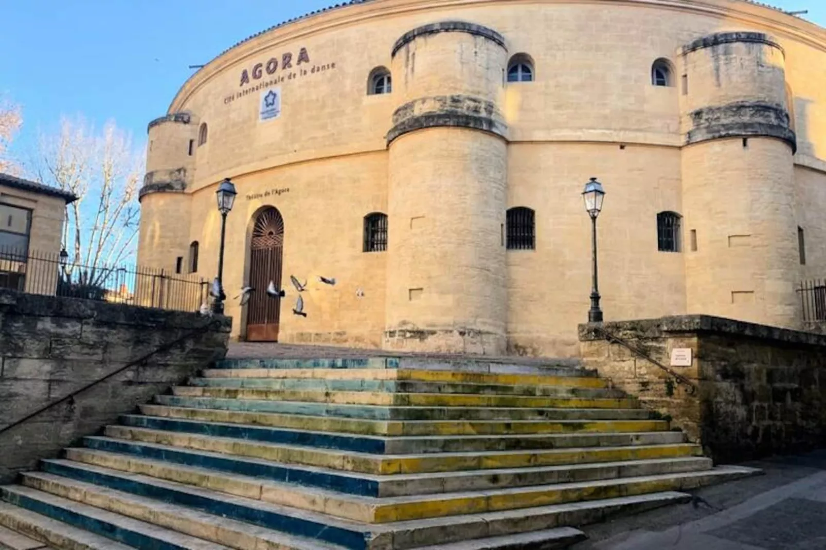 Les Toits De Sainte Ursule-Image-tags.