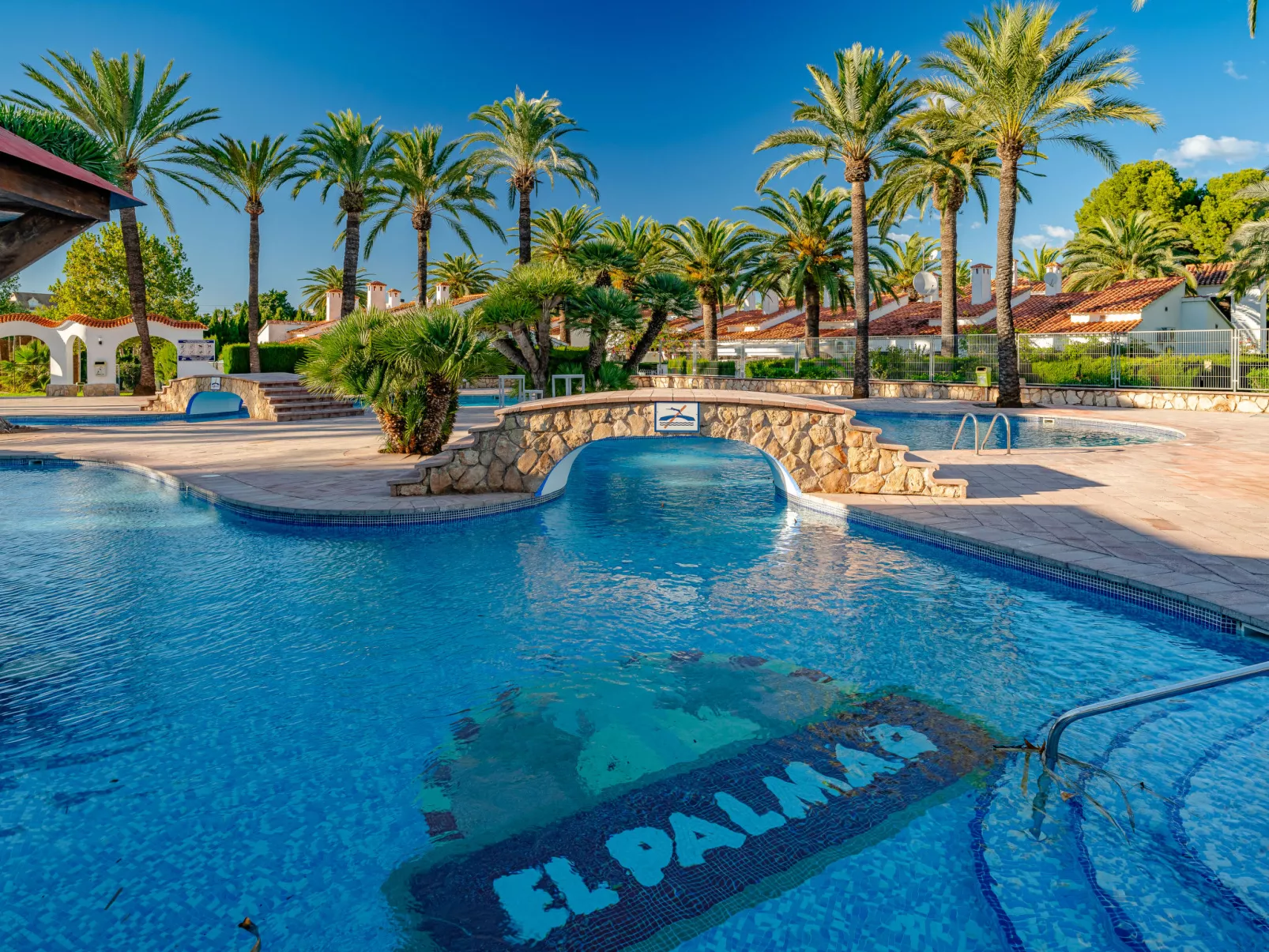 Residencia La Perla-Buiten