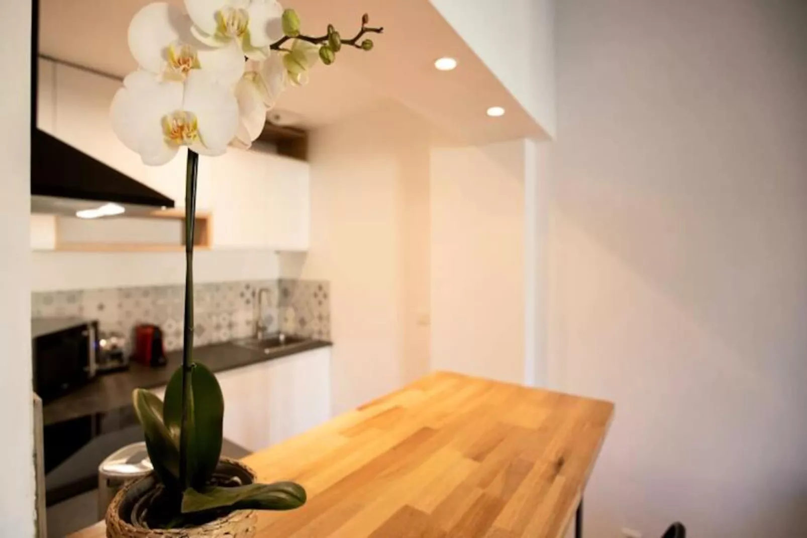 Les Toits De Sainte Ursule-Image-tags.