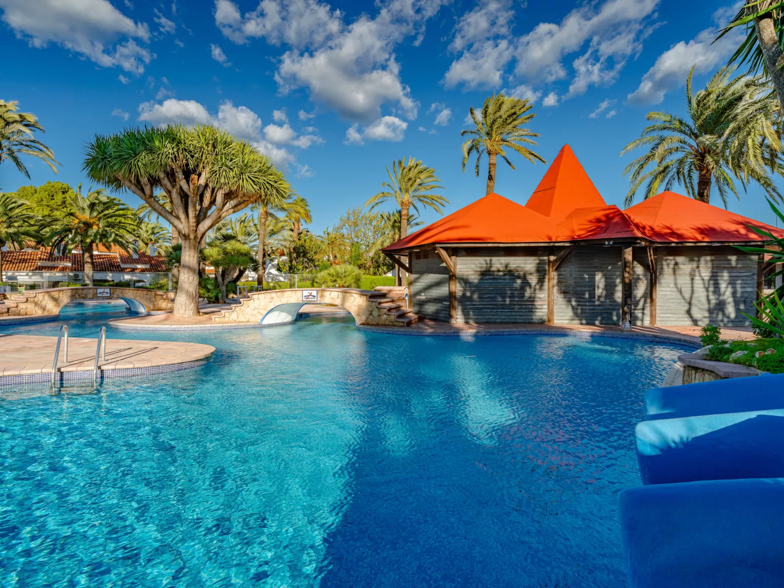 Residencia La Perla-Buiten