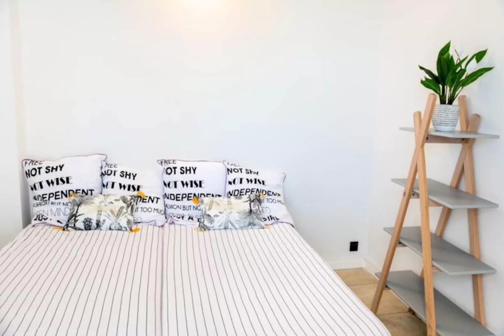 Villa Summer Forever-Image-tags.