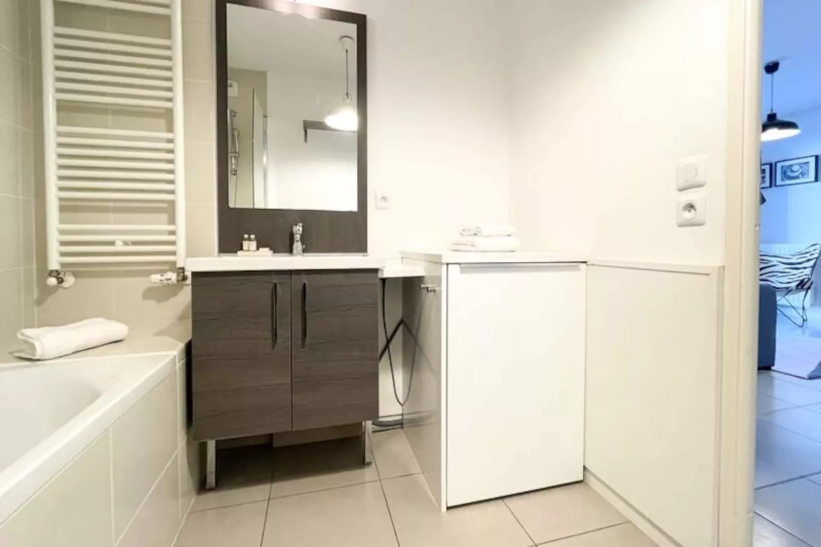 Appartement Rayonnant Et Moderne Tr&egrave;s Bien Situ&eacute;, Proche De La Cit&eacute; Du Vin-Image-tags.