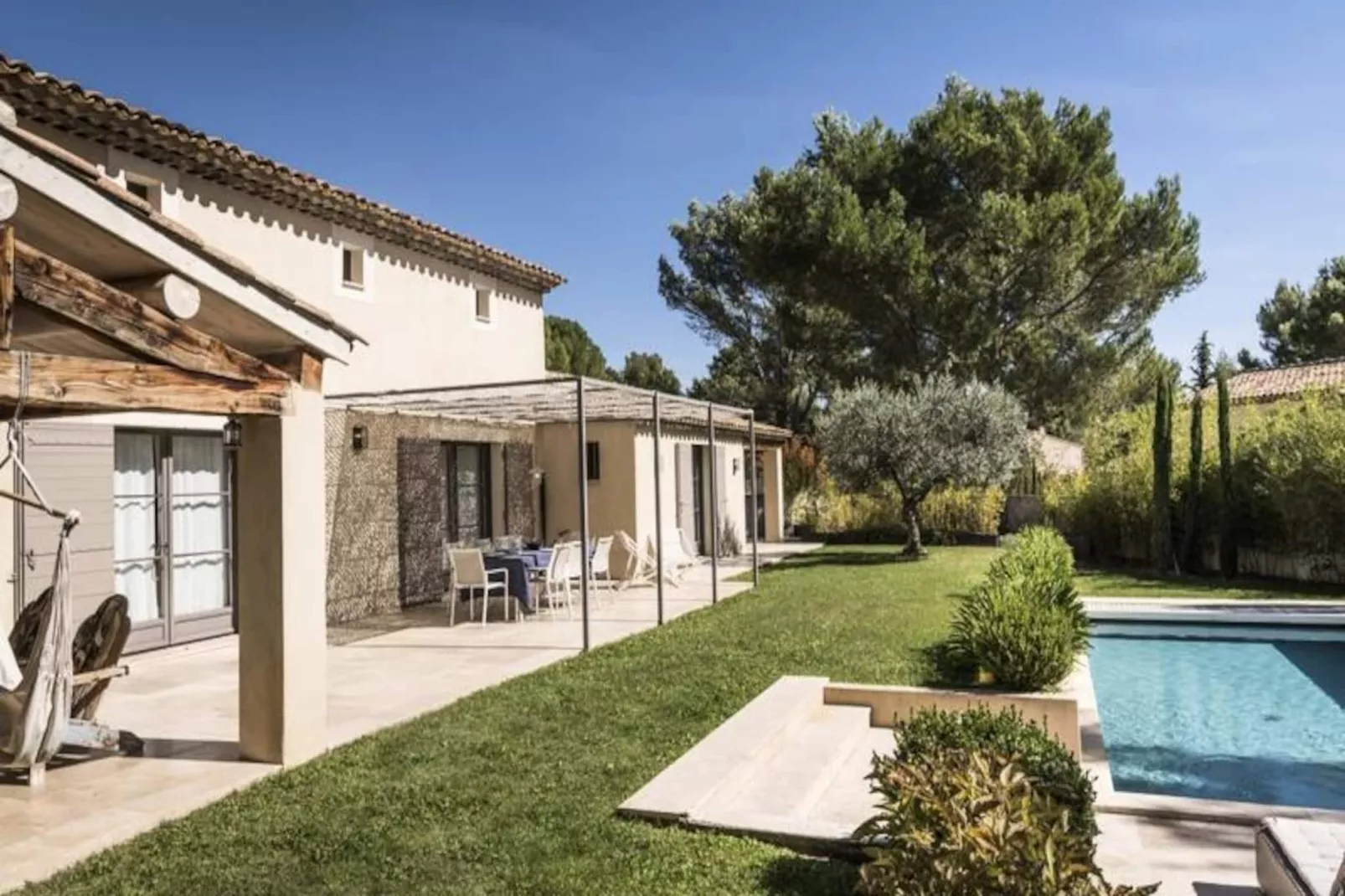 Bastide Blanche : Votre &eacute;vasion En Provence-Image-tags.