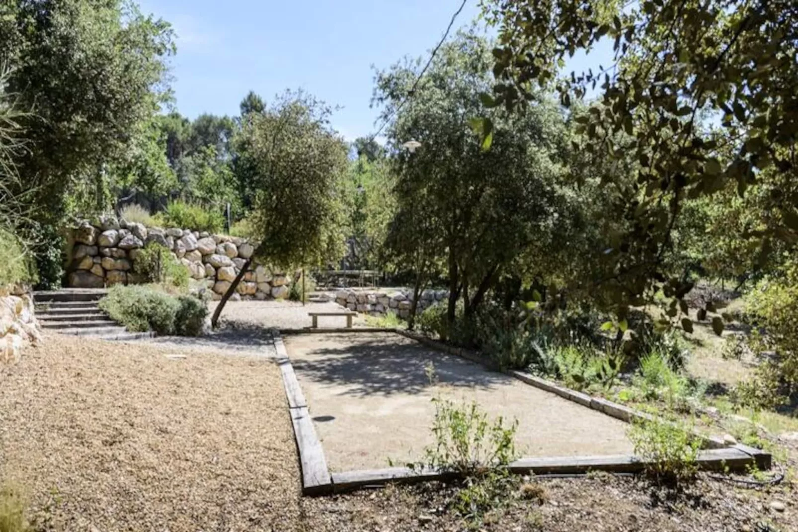 Les Gardis, Votre Refuge Id&eacute;al En Provence.-Image-tags.