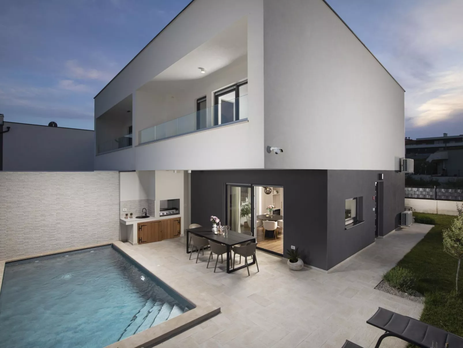 Villa Oasis mit beheiztem Pool, 700 m vom Meer entfernt