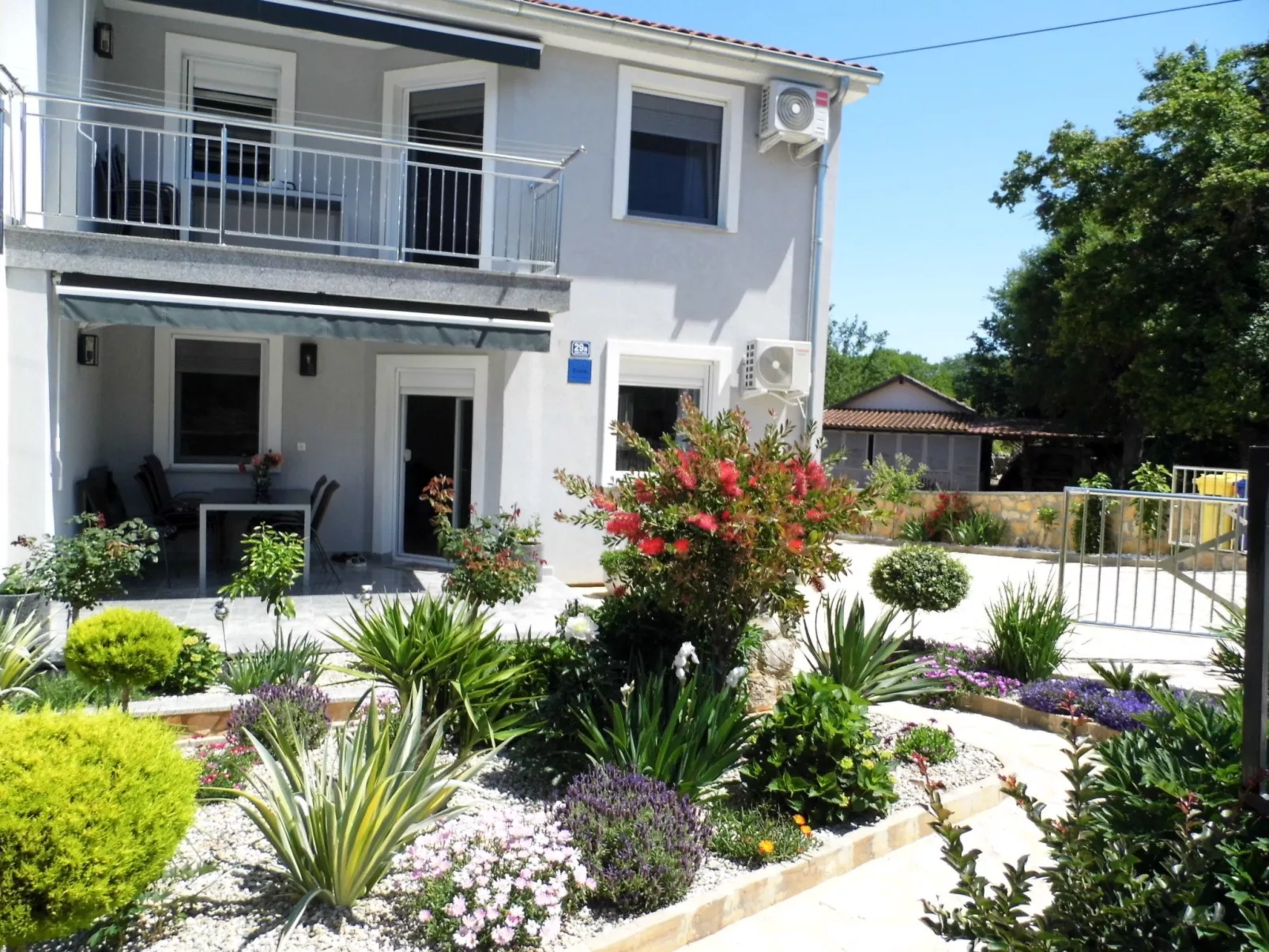 Ausgezeichnete neue und moderne Wohnung