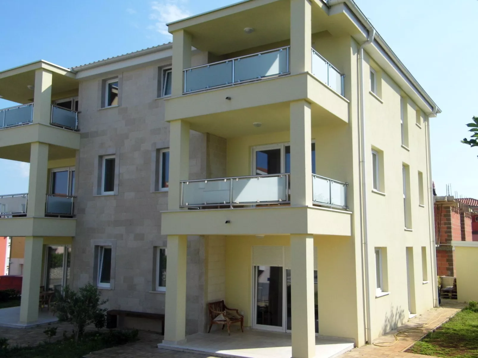 Modernes Apartment mit teilweisem Meerblick