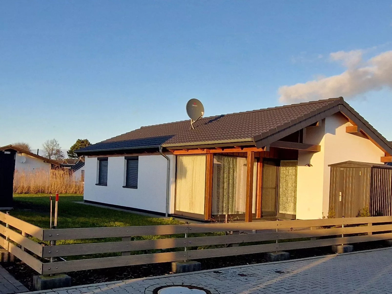 G8 freistehendes Ferienhaus mit Gartenhaus