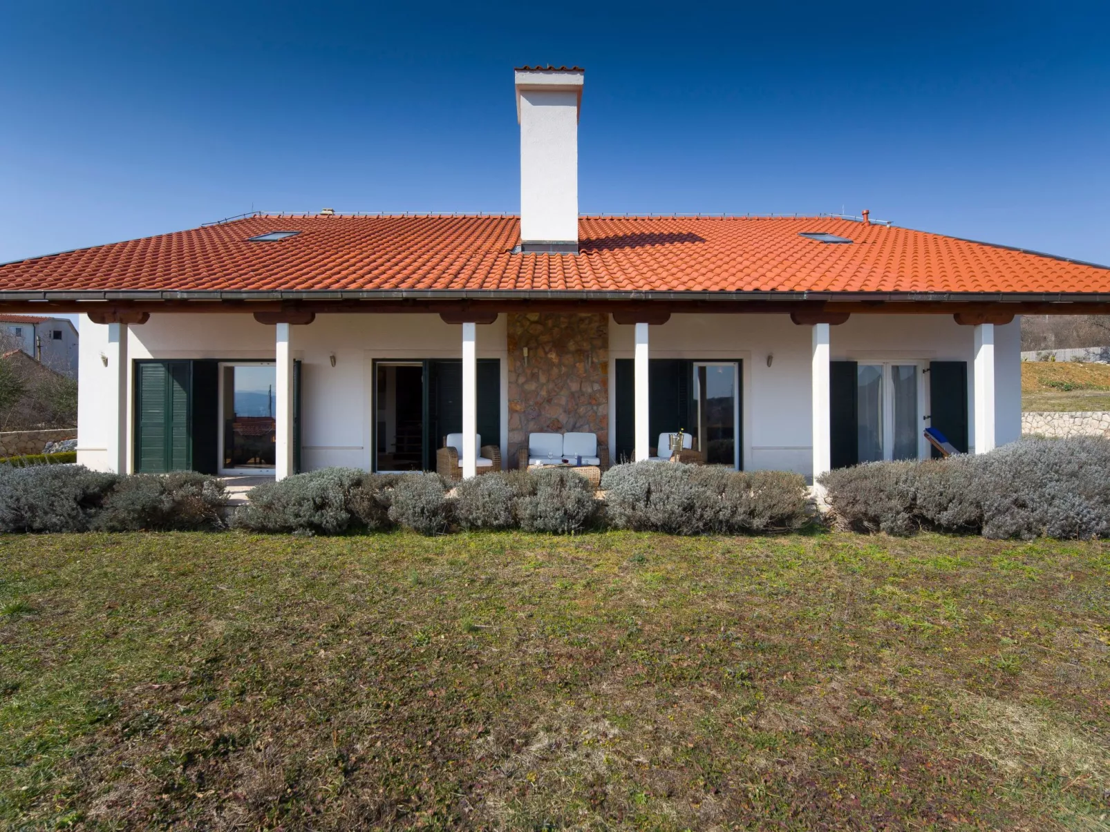 Ferienvilla mit Garten, Grill und Terrasse