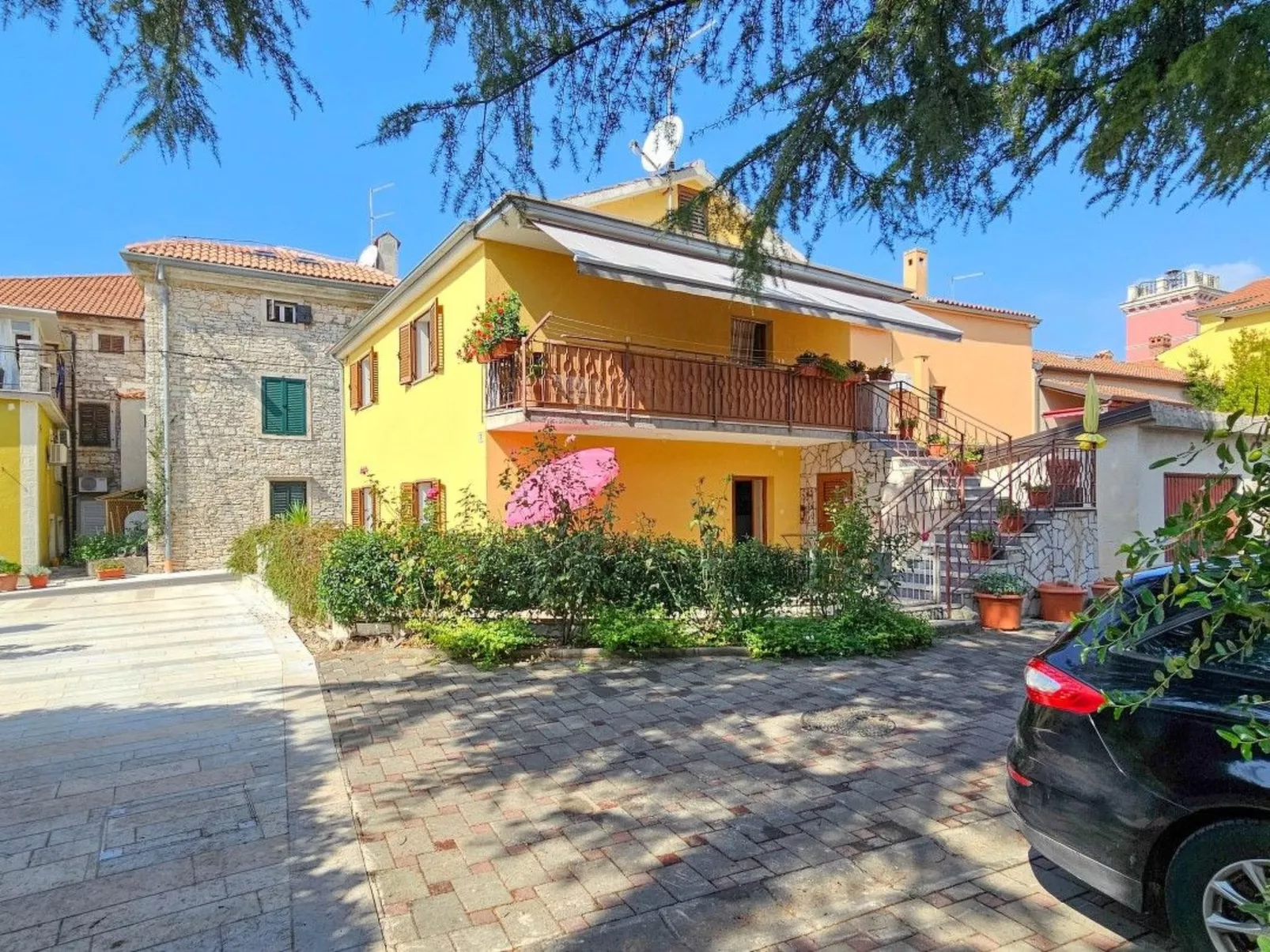 Wohnung in der Altstadt mit Terrasse und Parkplatz