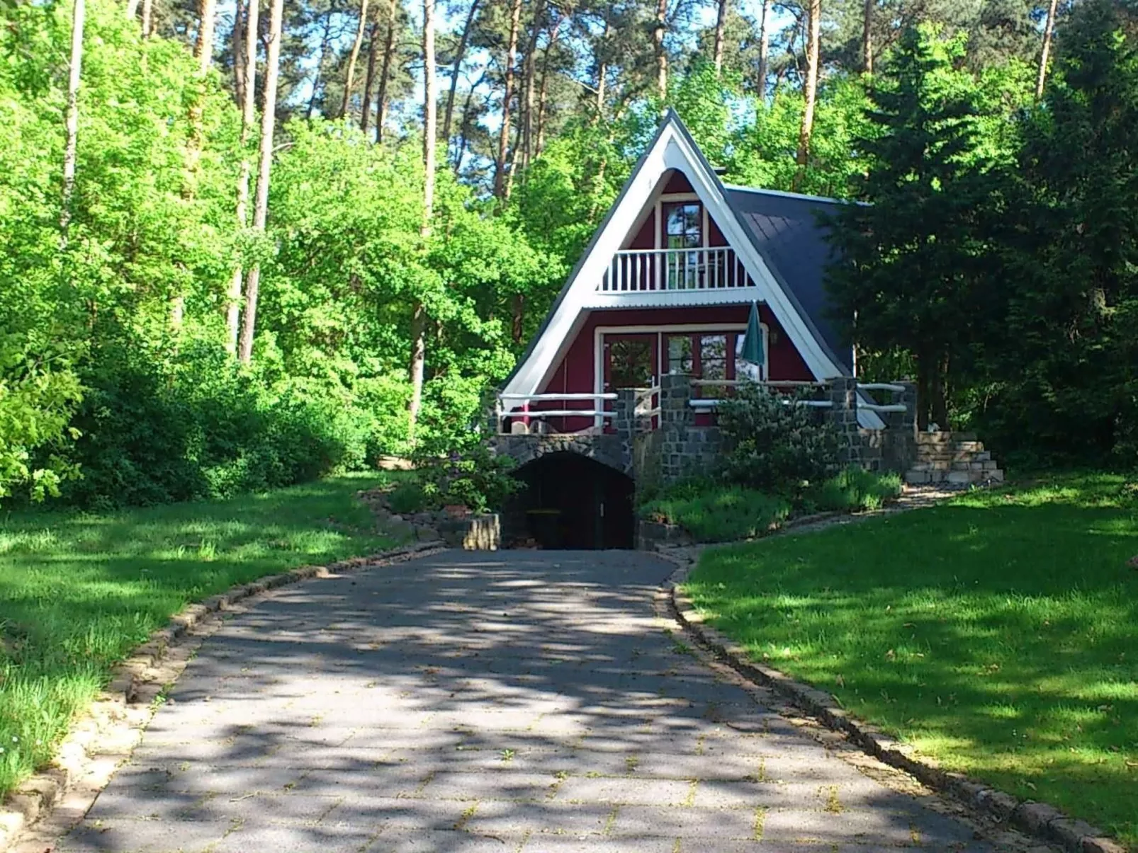 In ruhiger Lage am Waldrand mit Terrasse und großem Grundstück