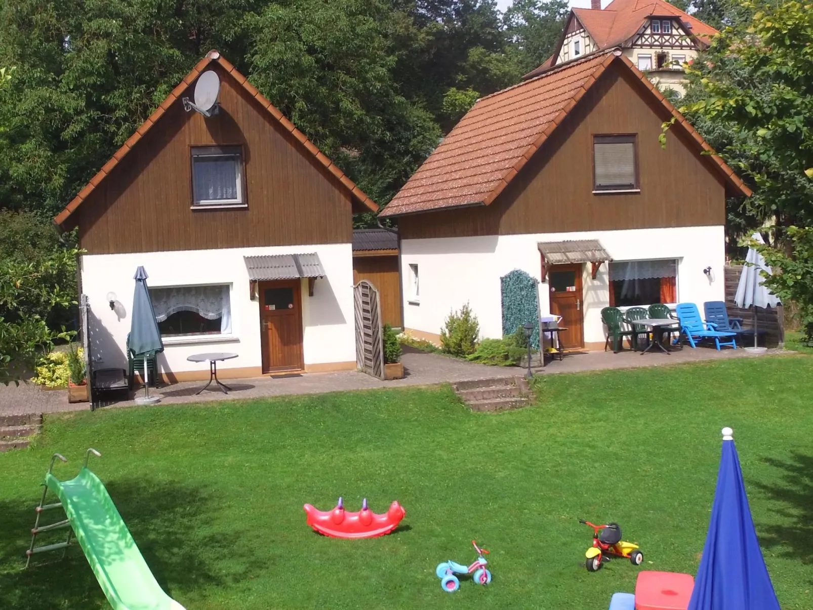 Haus mit Spielwiese