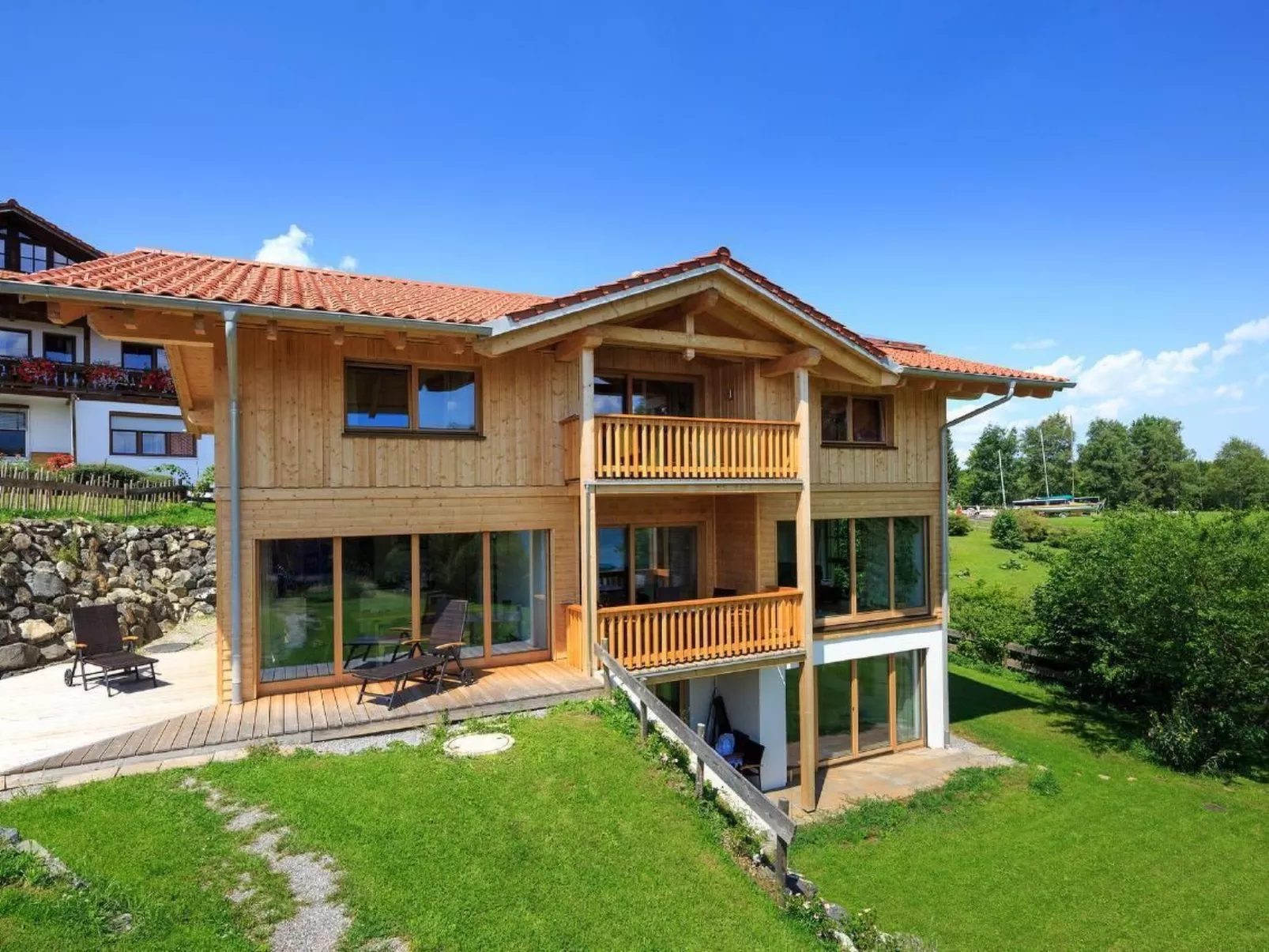 Chalet mit Blick auf das Wasser
