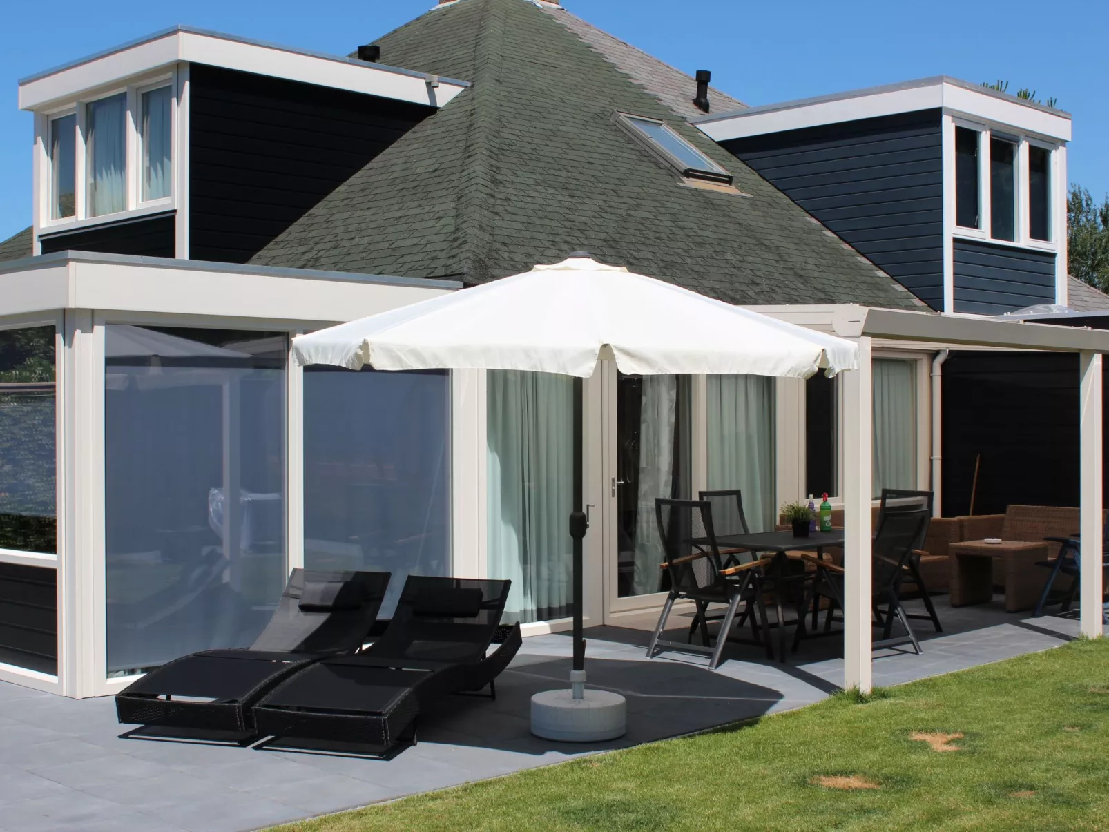 "Buurtweg221" mit Schwimmbad