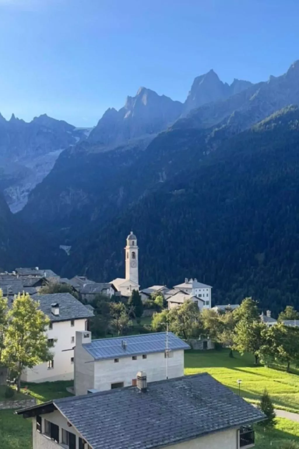 Einzimmerwohnung mit Bergblick