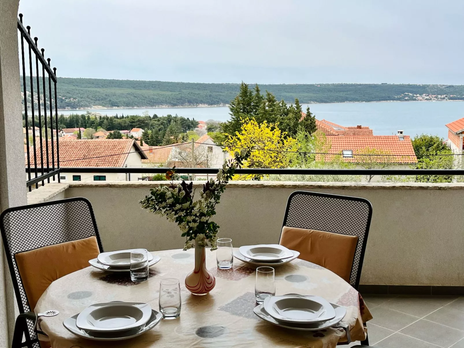 Stela in Karin Gornji