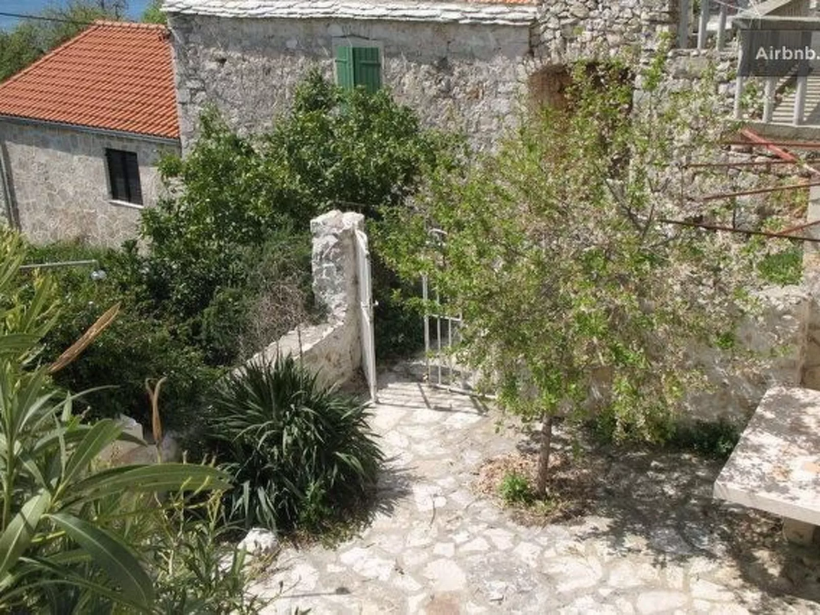 Wohnung in Zavala mit schönem Garten